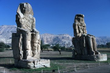zwei beschaedigte  altaegyptische Skulpturen
