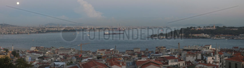 Istanbul  Tuerkei  Blick vom Galataturm ueber den Bosporus auf die asiatische Seite von Istanbul
