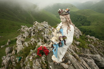 Mariafigur auf einem Berg am Jakobsweg - Camino de Santiago
