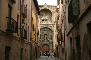 enge Gasse vor der Kathedrale Santiago de Compostela - Camino de Santiago