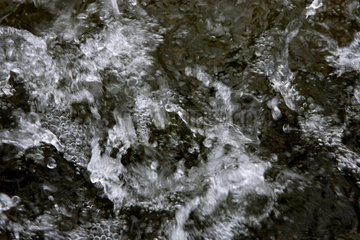 Plaetscherndes Wasser