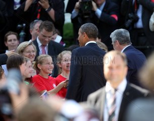 Barack Obama und Joachim Gauck mit Schulkindern