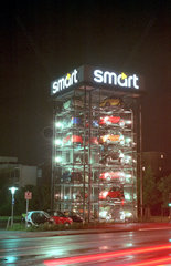 Smart Tower bei Nacht