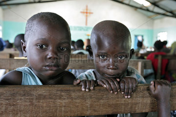 Goma  Demokratische Republik Kongo  Kinder in der Sonntagsmesse
