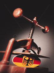 Hamburg  Deutschland  Plakette mit Deutschland Wappen in Handpresse