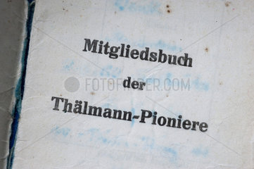 Berlin  Deutschland  DDR-Mitgliedsbuch der Thaelmann-Pioniere