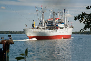 Kiel  Deutschland  die -Cap San Diego- verlaesst die Schleuse in Kiel- Holtenau