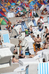 Rostock-Warnemuende  Deutschland  ueberfuellter Strand