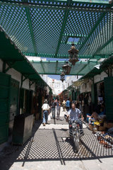 Tetouan  Marokko  schattige Einkaufsstrasse