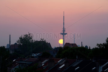 Bremen  Deutschland  Sonnenuntergang ueber der Stadt