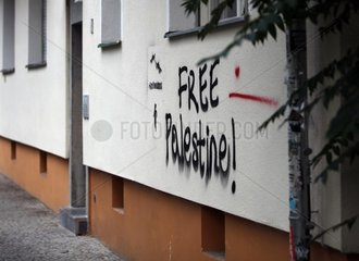 Free Palestine -Schriftzug an einer Hauswand in Berlin