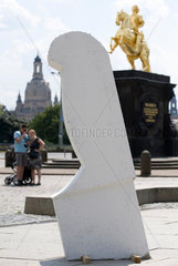 Dresden  Deutschland  Betonstele in Form eines Messers erinnert an die Ermordung von Marwa El Sherbini