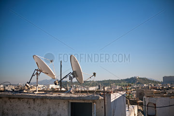 Tunis  Tunesien  Satellitenschuesseln auf den Haeusern von Tunis