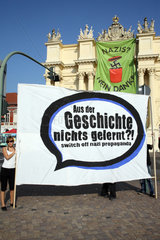 Potsdam  Deutschland  der Aufruf -Aus der Geschichte nichts gelernt- protestiert gegen Rechtsextremismus