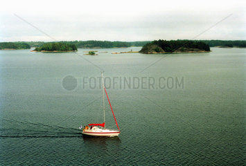 Segelboot in den Schaeren (Finnland)
