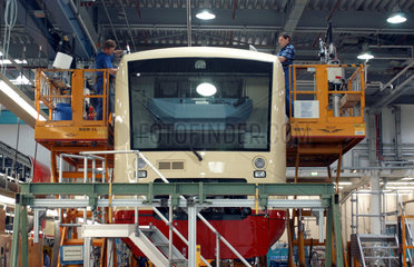 Montage eines Triebwagens bei Stadler in Berlin  Tochterunternehmen der Stadler Rail Group  Schweiz