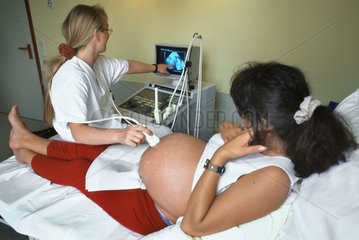 Schwangere bei einer Ultraschalluntersuchung