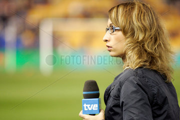 Cadiz  Spanien  eine junge Sportjournalistin