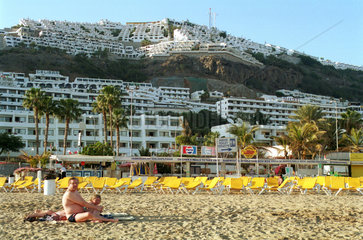 Puerto Rico  Gran Canaria  Spanien  Hotelbauten in der Strandnaehe