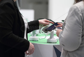 Berlin  Deutschland  Smartphones des Computerunternehmens Acer auf der IFA 2013