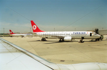 Flugzeuge der Turkish Airlines  Atatuerk-Flughafen in Istanbul