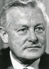 Max Streibl  Bayerischer Ministerpraesident  1992