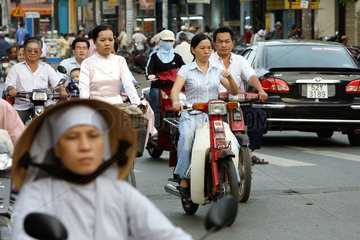 Ueberfuellter Strassenverkehr in Saigon