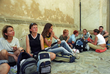 Jugendliche rasten bei einem Ausflug   Slowakei