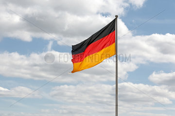 Eckernfoerde  Deutschland  Deutschlandfahne am Strand