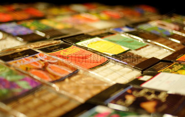 Berlin  exotische Schokoladensorten im Schaufenster von Leysieffer