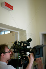Berlin  Deutschland  Kameramann und Assistent bei den Dreharbeiten zum einem Studentenfilm