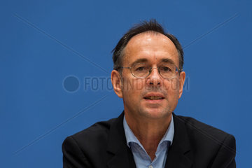 Berlin  Deutschland  Prof. Dr. Andreas Zick anlaesslich einer Pressekonferenz