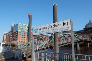 Hamburg  Deutschland  Anlegestelle Altona Fischmarkt