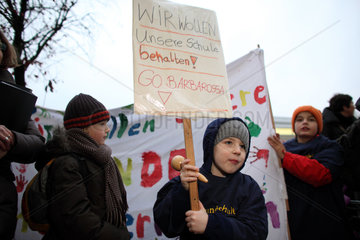 Berlin  Deutschland  Schueler der Barbarossa-Grundschule demonstrieren