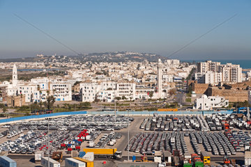 La Goulette  Tunesien  PKWs im Hafen von La Goulette
