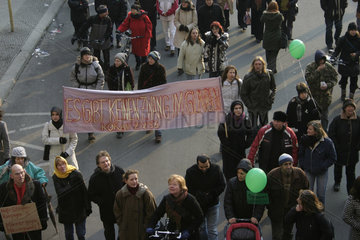 Berlin - Demonstration gegen Ehrenmord und Gewalt gegen Frauen