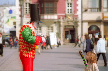 Clown auf dem Marktplatz in Breslau (Wroclaw)