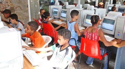 Kuba  Kinder vor dem Computer