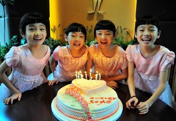 China: Vierlinge anihrem 10. Geburtstag
