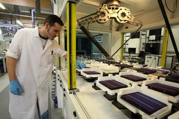 Herstellung von Solarzellen bei der Q-Cells AG in Sachsen-Anhalt