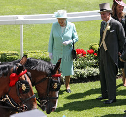 Ascot  Grossbritannien  Queen Elisabeth II  Koenigin von Grossbritannien und Nordirland mit Ehemann Prince Philip