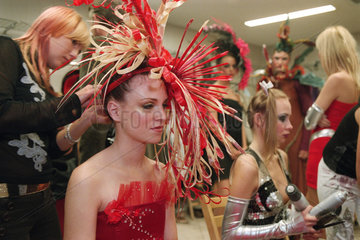 Models Backstage bei Kosmetika- und Frisurenmesse in Poznan  Polen