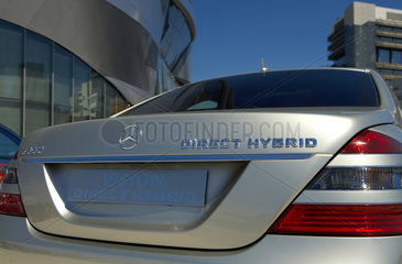 Stuttgart  Detailansicht eines Mercedes-Benz mit Hybrid-Antrieb  Prototyp