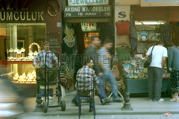 Geschaeftsstrasse in Istanbul