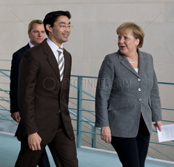 Berlin  Deutschland  Philipp Roesler  Daniel Bahr und Angela Merkel vor der Uebergabe des Jahresgutachtens 2011/2012
