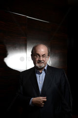 Berlin  Deutschland  Schriftsteller Salman Rushdie im Portrait