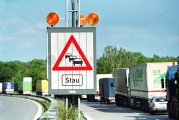 Stauwarnung an der deutsch-polnischen Grenze  Frankfurt/Oder-Swiecko
