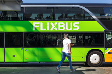 Berlin  Deutschland - Bus des Fernbusunternehmens Flixbus am Zentralen Omnibusbahnhof Berlin