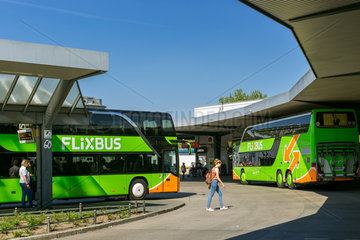 Berlin  Deutschland - Busse des Fernbusunternehmens Flixbus am Zentralen Omnibusbahnhof Berlin