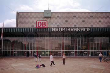 Hauptbahnhof in Braunschweig von aussen  Deutschland